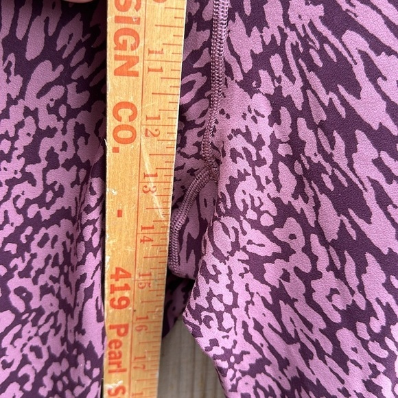Athleta salutations – pocket printed 7/8 tight leggings size 3X - Picture 3 of 8
